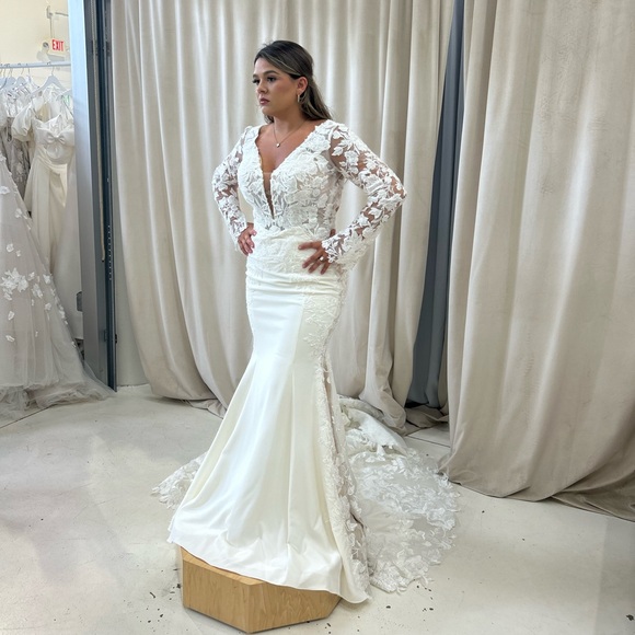 Brand new Martina Liana Wedding Dress